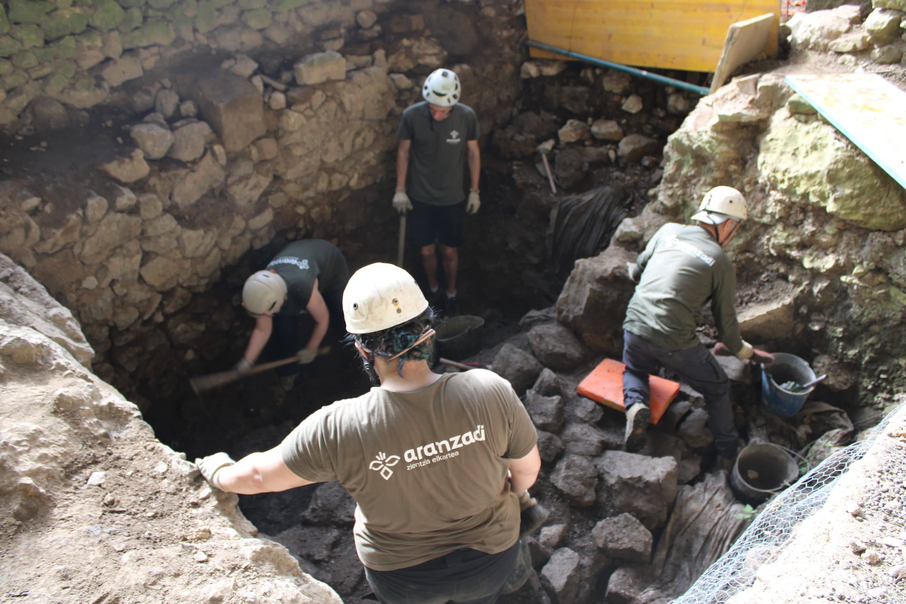 Desarrollo de los trabajos arqueológicos en el emplazamiento del antiguo muro de la fortificacion medieval