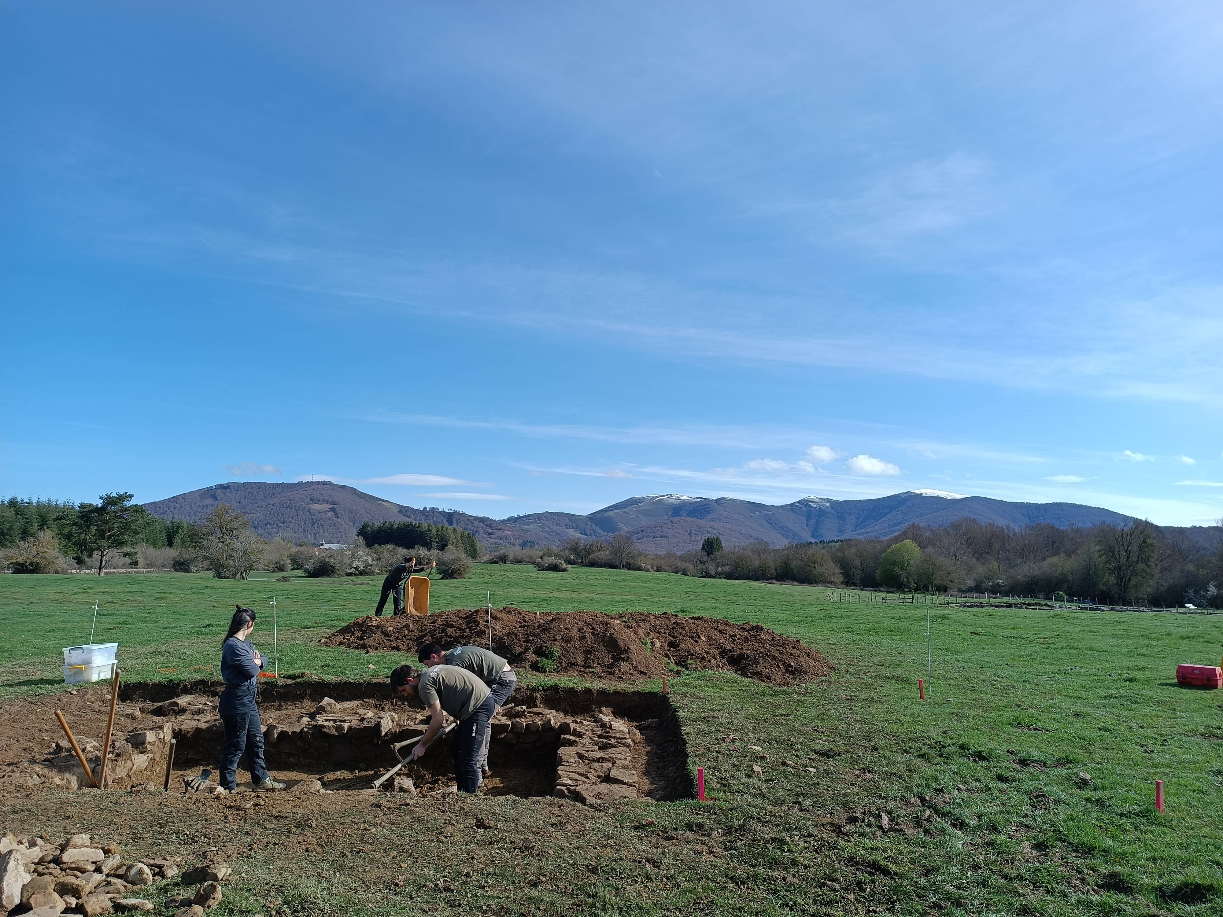 Trabajos de excavación en Zaldua