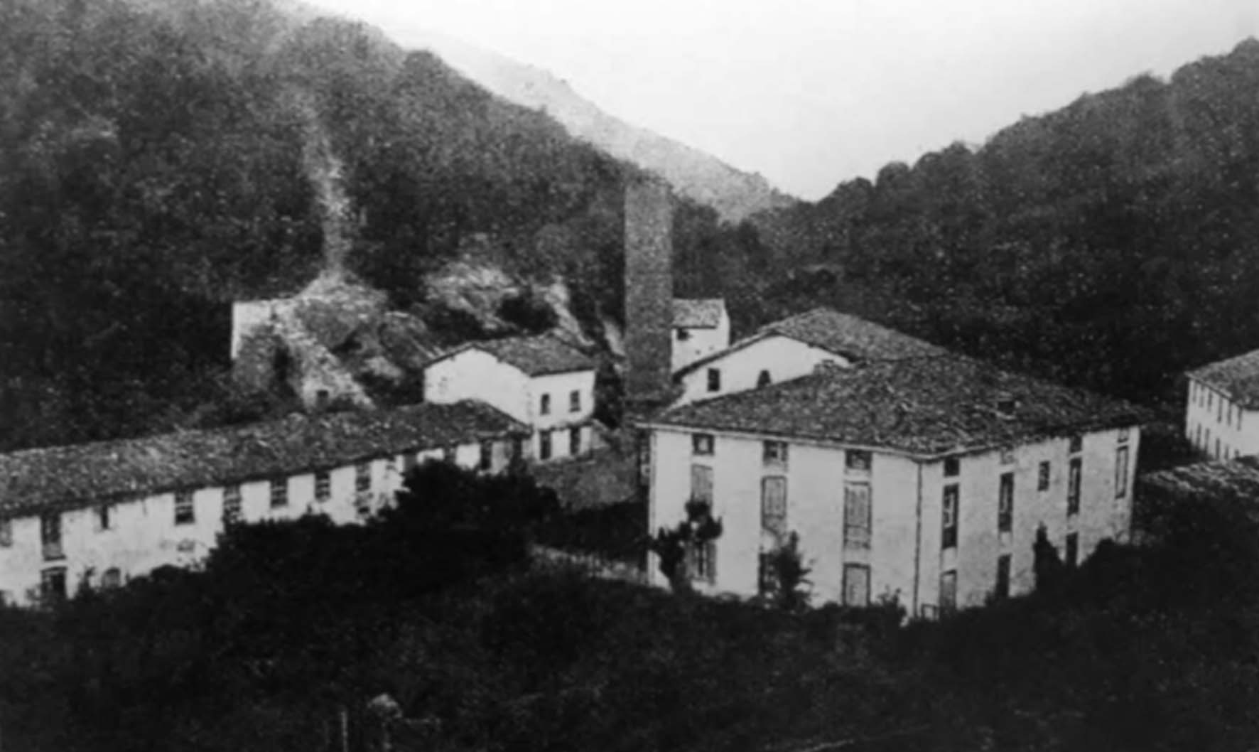 San Migueleko papeleraren itxiera definitiboaren argazkia
