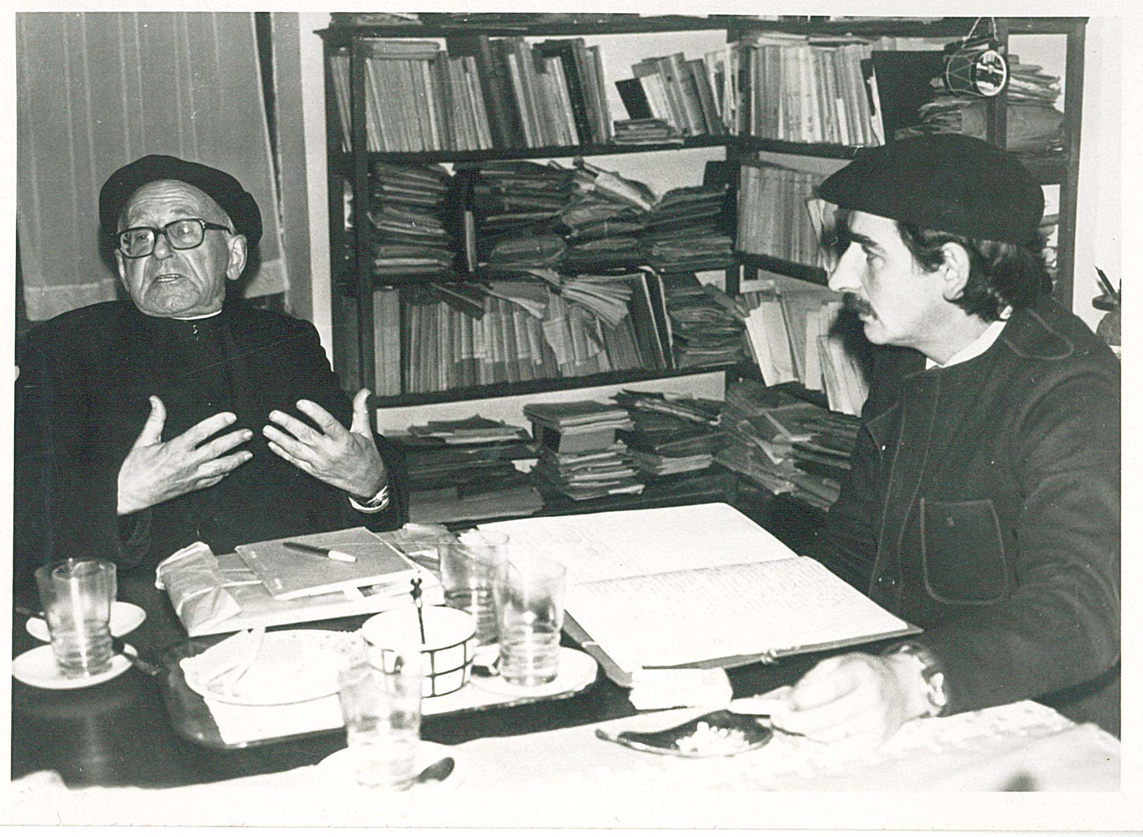 Fermin Leizaola junto a Jose Miguel Barandiaran.